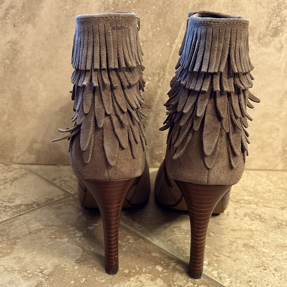 Isola Layton brown suede layered fringe boot- EUC Sz 10 - Picture 4 of 7
